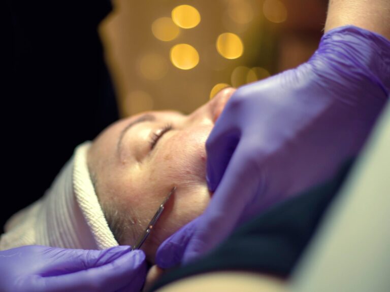 04 Dermaplaning.00_00_10_21.Still002